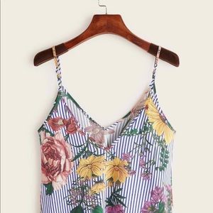 ✨🛍✨NWT Striped Floral Cami